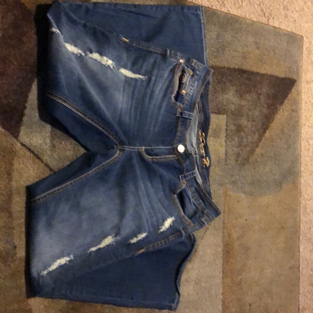 Plus size women’s jeans Seven7jeans.